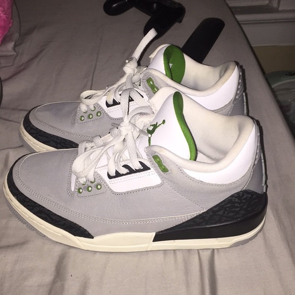 Jordan 3s retro Chlorophyll - Picture 3 of 4